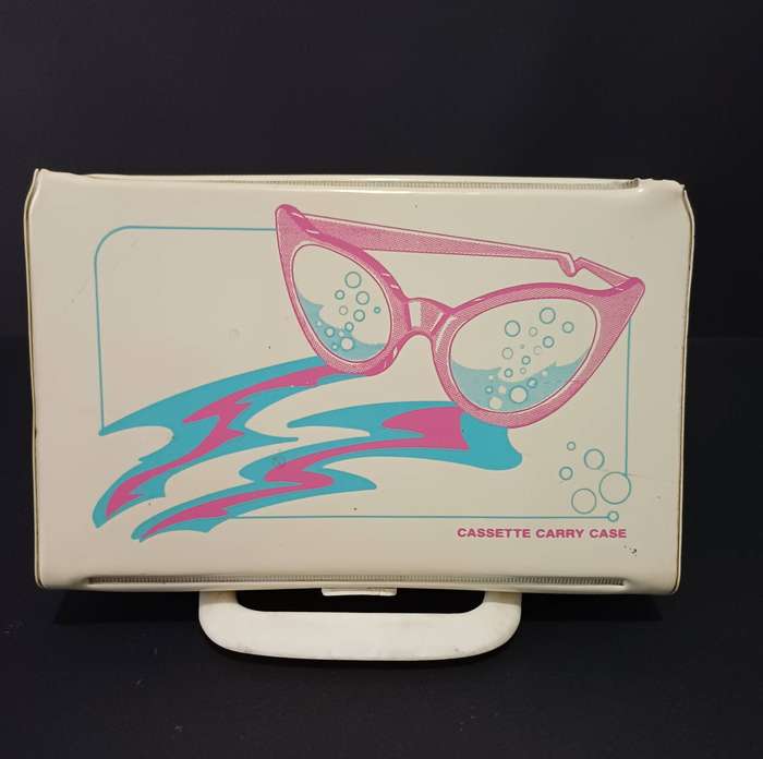 Retro-vintage cassette carry case