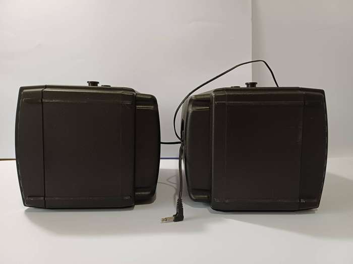Aiwa CA-W37 Stereo Tuner/Cassette Player with Detachable Speakers (Vintage 1980s)