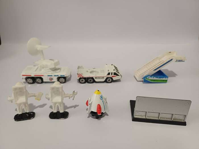 Assortment of 31 cars and vehicles and extras