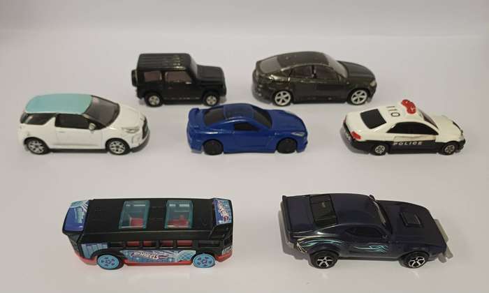 Assortment of 31 cars and vehicles and extras