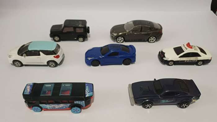 Assortment of 31 cars and vehicles and extras