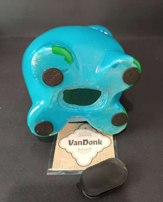 Dinosaur coin bank "piggybank"