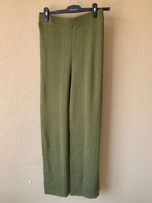 Olive Wool-Acrylic Lounge Set  Ribbed Knit with Pocket Detail (Top M, Pants L)