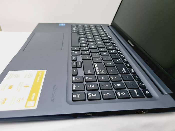 Asus VivoBook - i3 12th gen - 8gb - 512gb