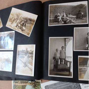 Vintage Photo Album With More Than 40 Photo's And Postcasrds - See Photo's