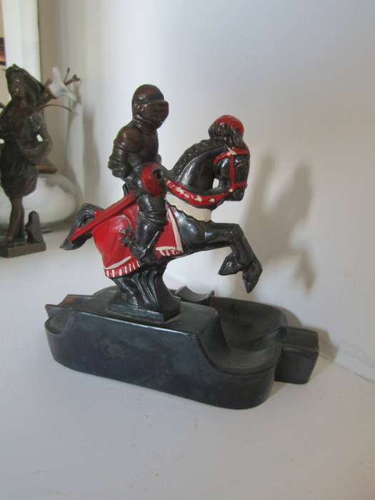 Old Ashtray Knight  Medieval (Damaged)