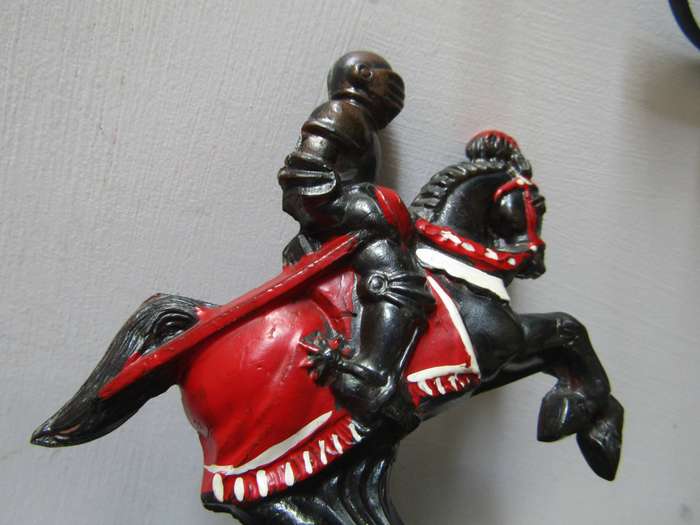 Old Ashtray Knight  Medieval (Damaged)