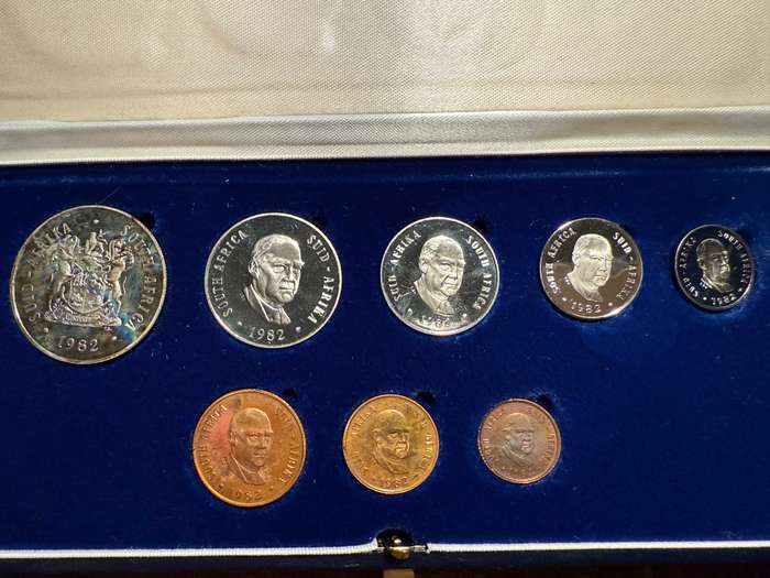 1982 Short proof set- as per pictures