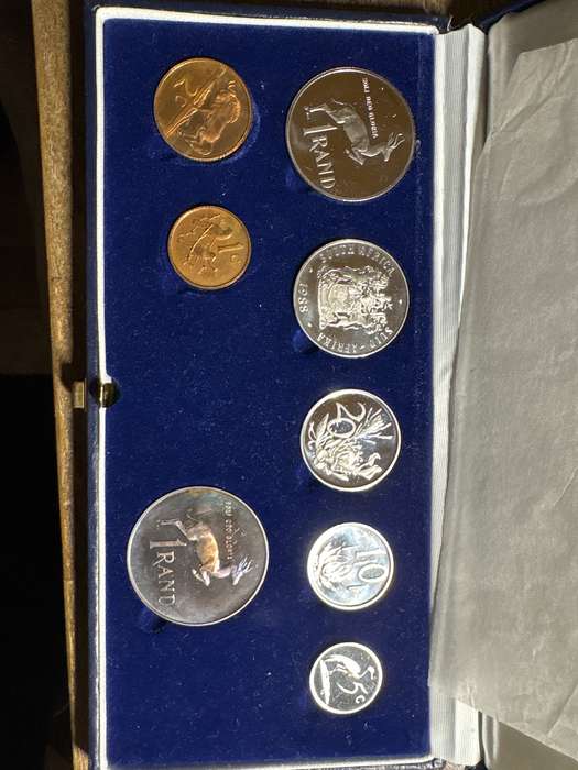 1988 Short proof set- as per pictures box slightly non closing
