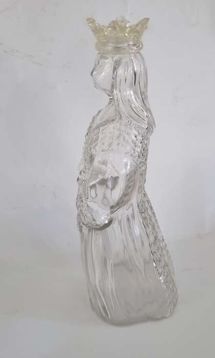 Queen shaped Roger & Gallet Roi et Reine bottle