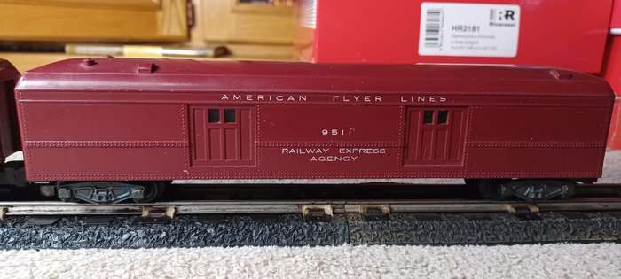 American Flyer 2 x 955 passenger coaches and 951 baggage car
