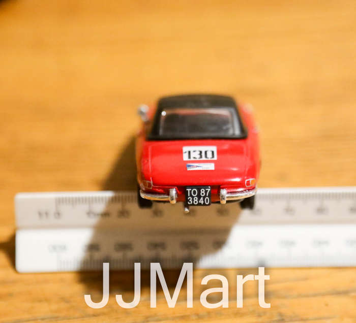 Die cast 1/43 Alfa Romeo Spider Duetto model car 1966 red