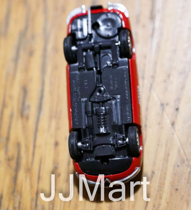 Die cast 1/43 Alfa Romeo Spider Duetto model car 1966 red