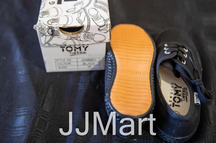 Tomy Takkies Kids Size 12