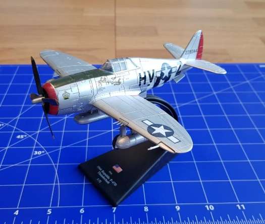 Amercom Aircraft of the World  Republic P-47D Thunderbolt airplane