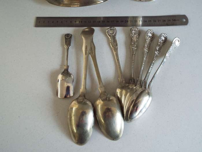 7 X ANTIQUE SPOONS AND VINTAGE COLLECTABLES