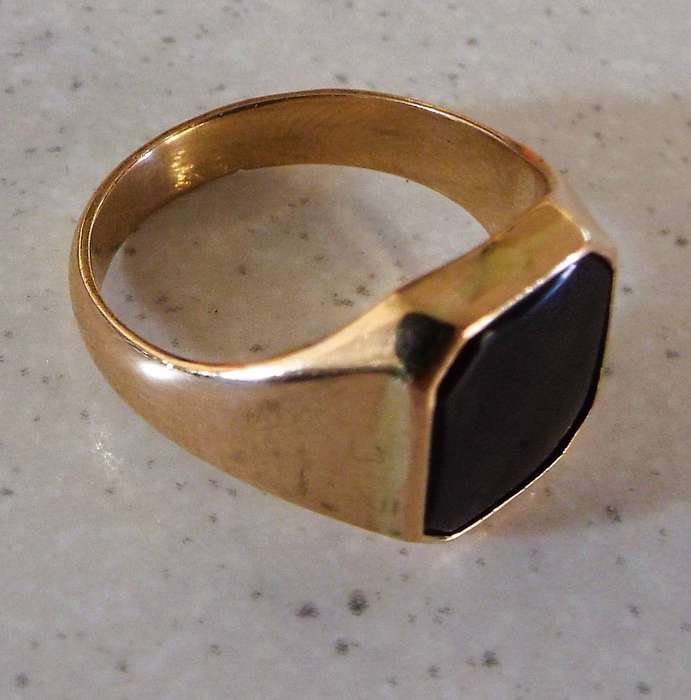 VINTAGE 9CT mens ring