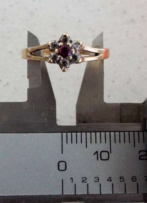 VINTAGE 9CT RING