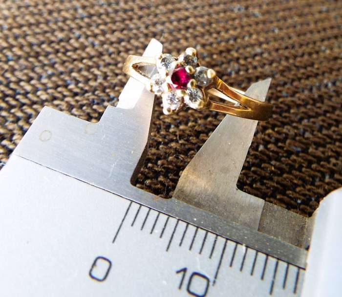 VINTAGE 9CT RING