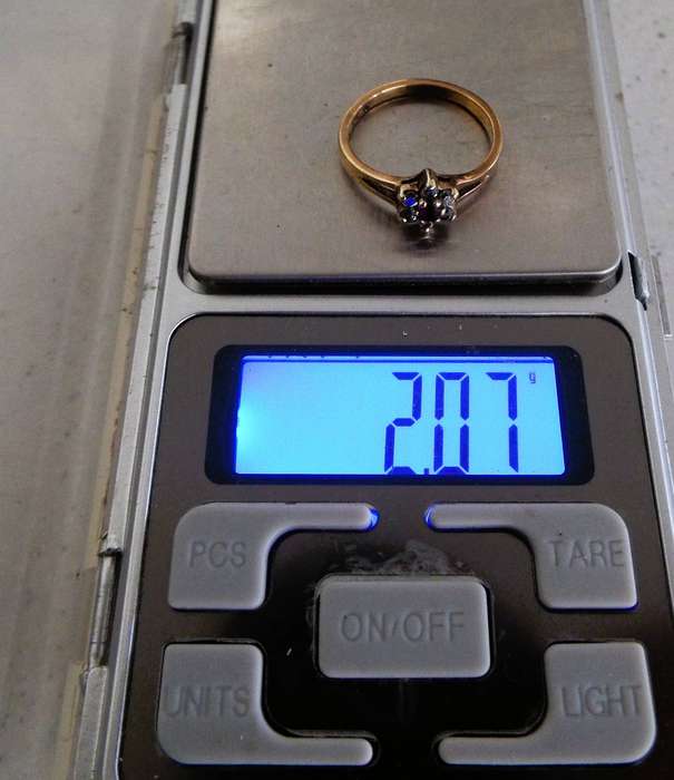 VINTAGE 9CT RING
