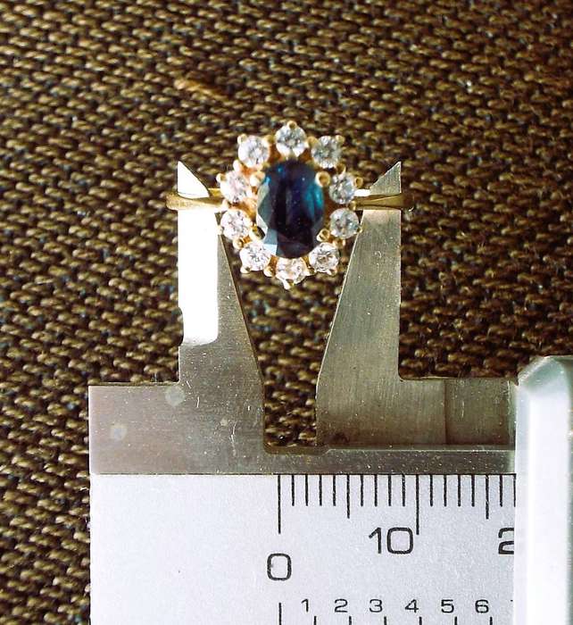 VINTAGE 9CT RING