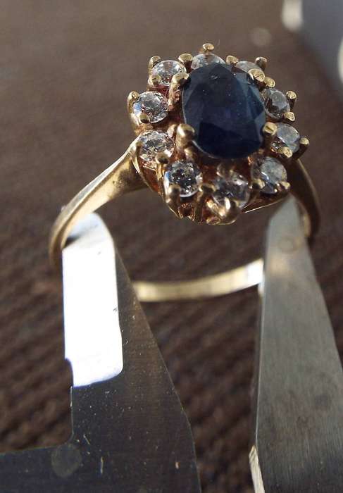 VINTAGE 9CT RING