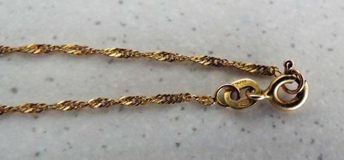 VINTAGE 9CT ELAGANT NECLLACE
