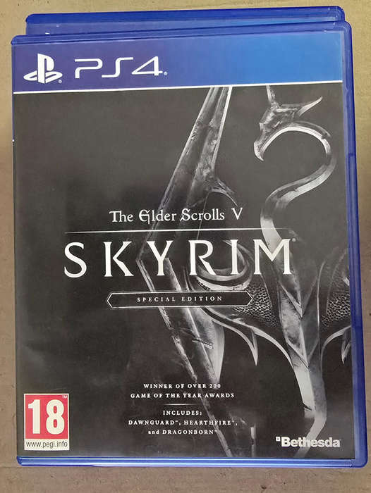 PS4 game: The Elders Scroll v Skyrim (special edition)