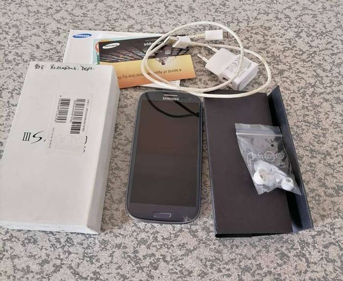 Samsung S3 - for spares - screen broken