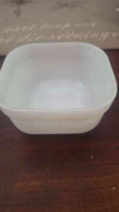Milk glass bowl small