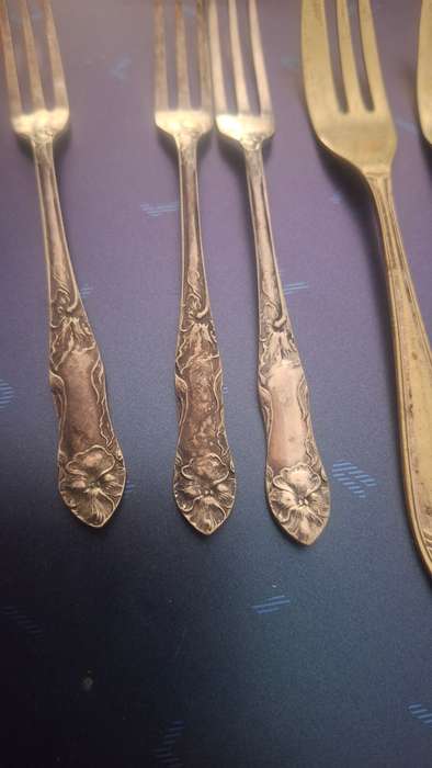 Ornamental cake forks EPNS x5