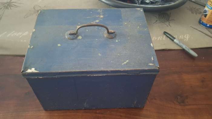 Vintage tin