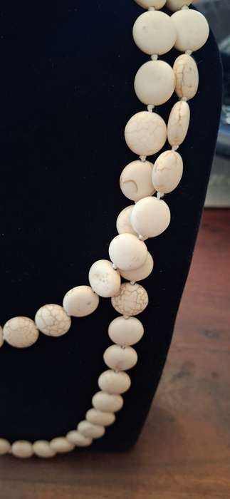 Necklace cream vintage gemstone