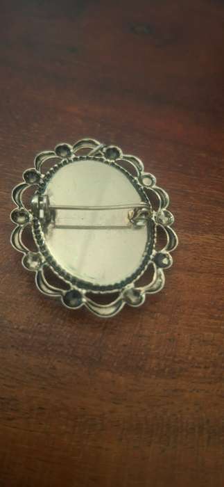 Vintage brooch cameo