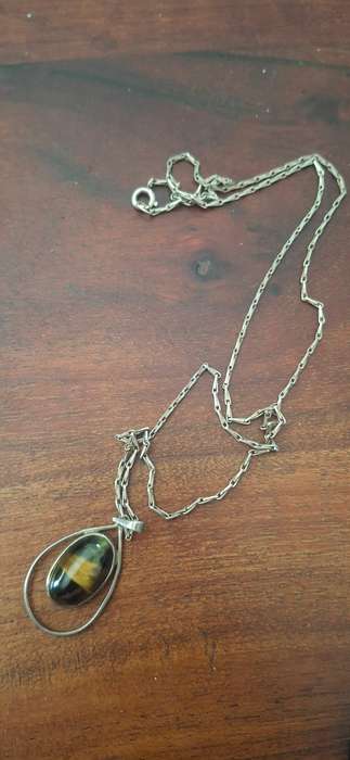 Vintage necklace tiger eye
