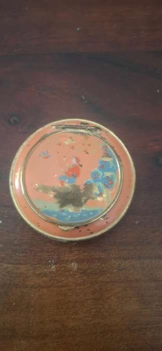 Vintage compact