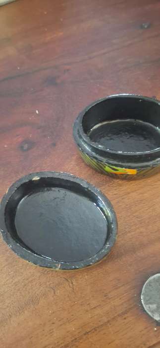 Vintage lacquerware box small