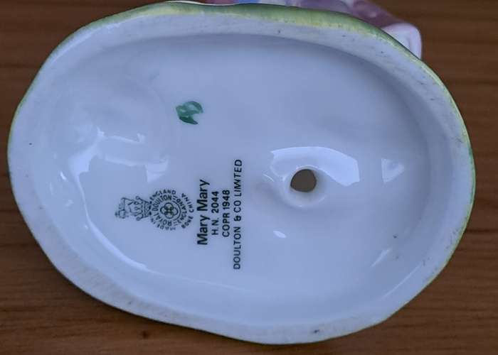 Royal Doulton 'Mary Mary' HN2044