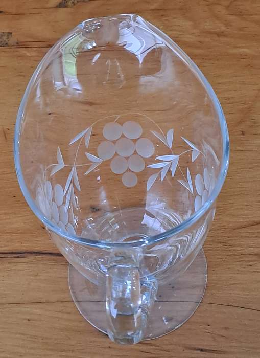 Grape Cut jug