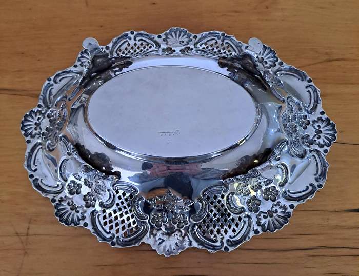 Beautiful EP Oval Bowl with Swing Handle