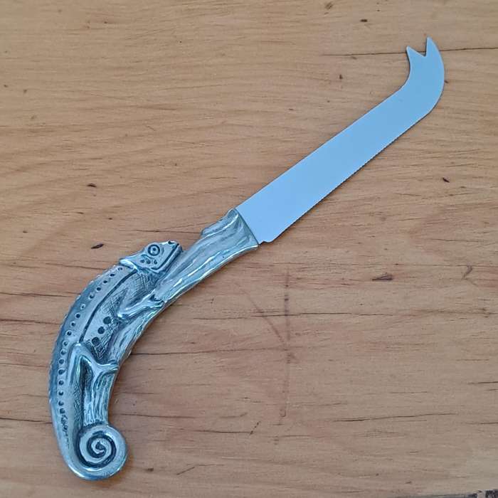 Maridadi Chameleon Cheese Knife