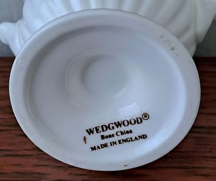 Wedgwood Kutani Crane Urn Shape Vase