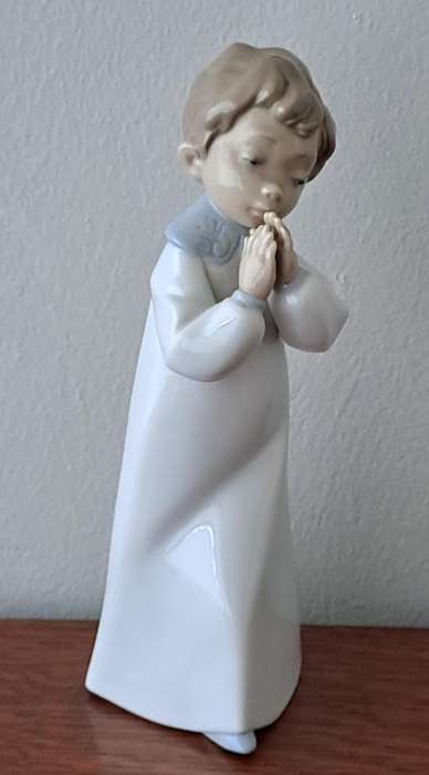 NAO by Lladro Boy Praying