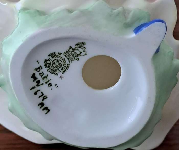 Royal Doulton 'Babie' HN1679