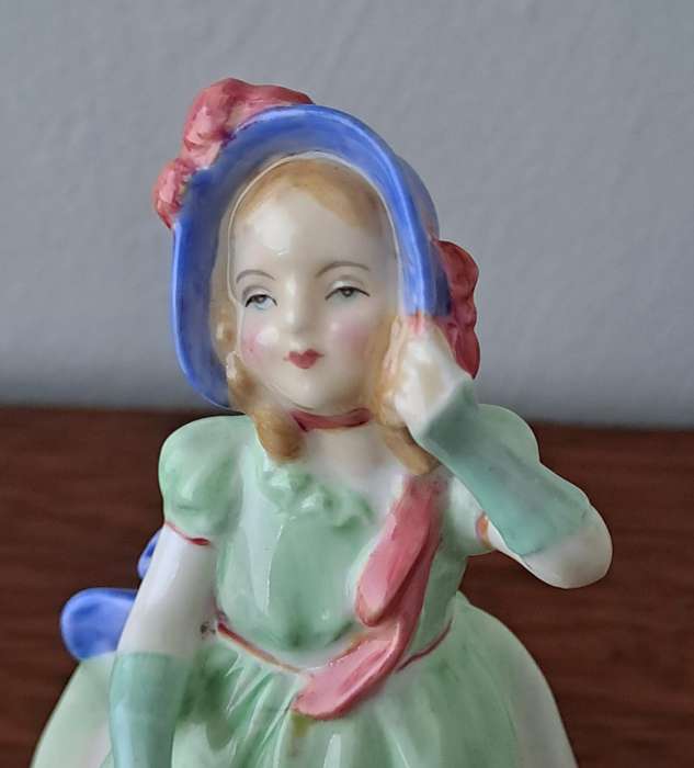 Royal Doulton 'Babie' HN1679