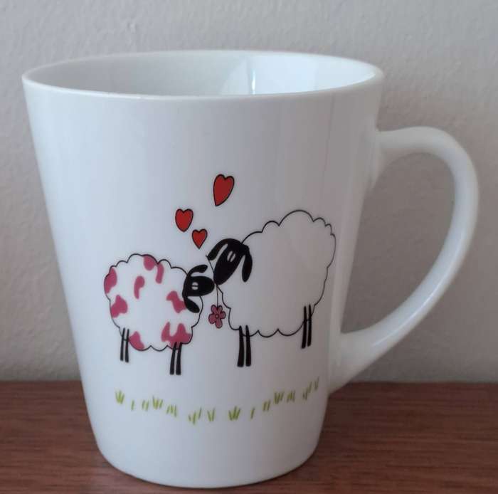 'Kissing Sheep' Coffee Mug