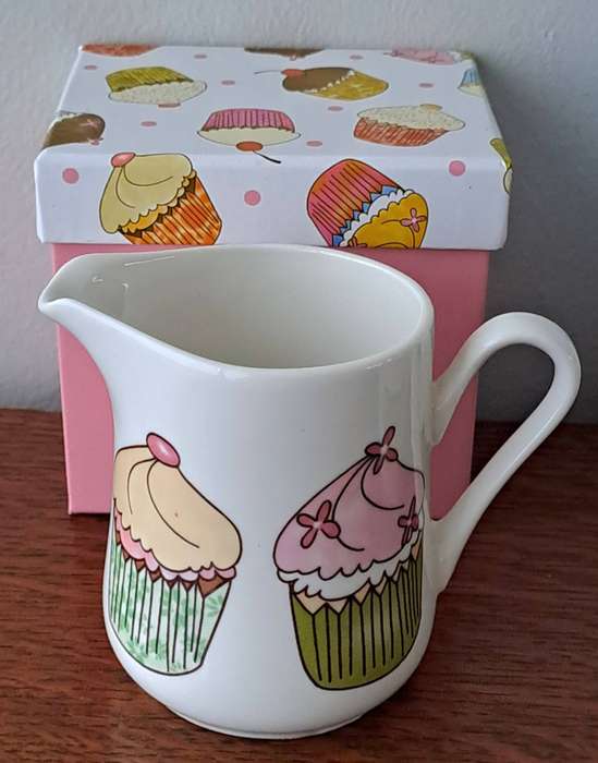 Cup Cakes Milk Jug and Sugar Bowl