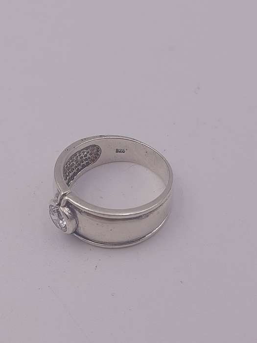 Sterling silver ladies ring Size: O.5