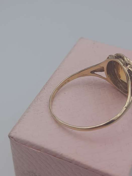 Antique gold citrine ladies ring and yellow stone Size: U