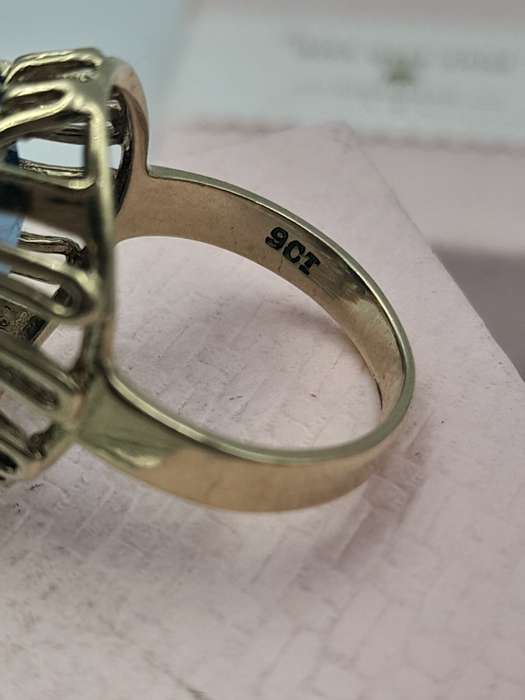 Antique 9ct gold ladies ring with blue Topaz?? Size: N